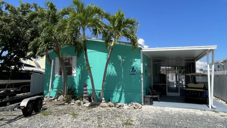 FRONT OF THE KEY LARGO RORO GETAWAYS RENTAL PROPERTY